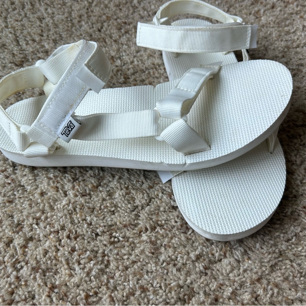Teva Universal Women's White Velcro Strap Sandals. Size 11 - Picture 2 of 7